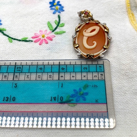 Gems En Vogue oval shaped hand carved initial, C cameo pendant 🌹 - Picture 4 of 7